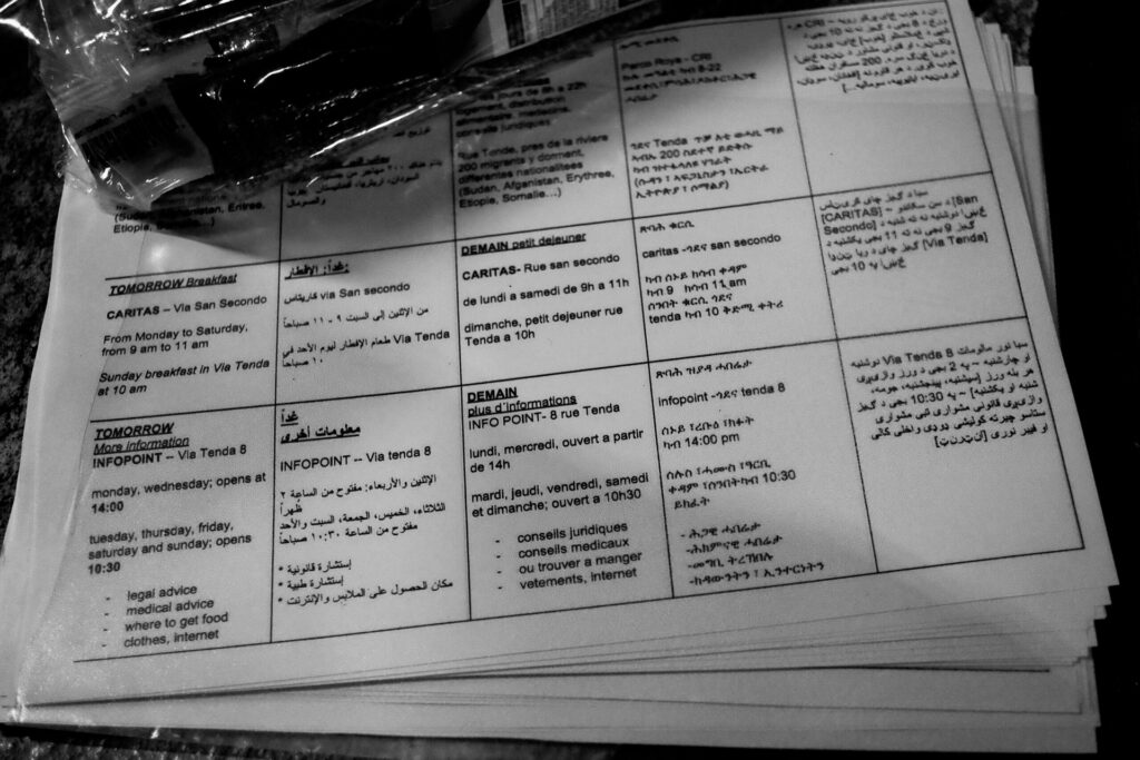 Translated into several languages, a handbook prepared by volunteers provides basic information for migrants newly arrived at the station.