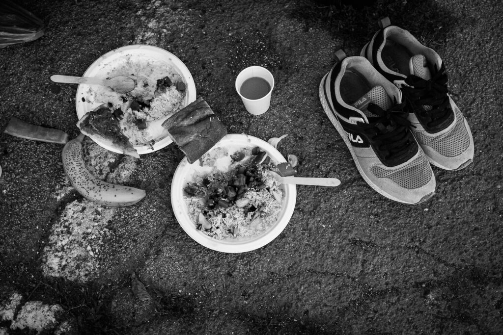 Groups of international and French volunteers provide a meal every evening.