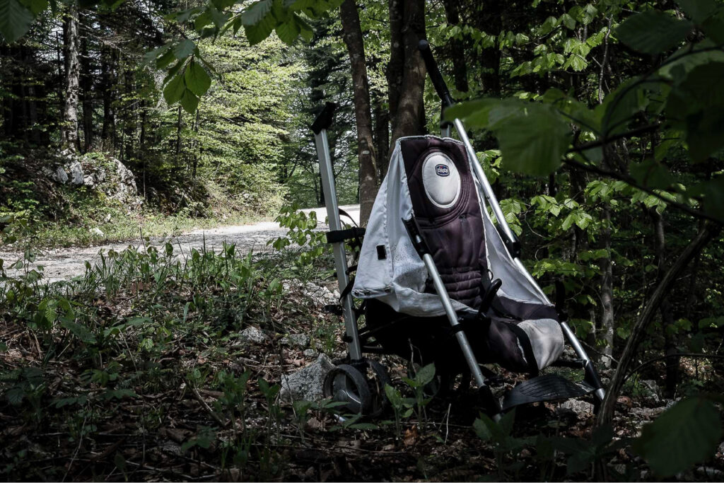On the path through the forest leading into Croatia, where jamming systems make it impossible to determine our exact location, a trail of abandoned objects appears—broken, exhausted, or simply discarded as weight. Like a trace that does not lead back. Somewhere between Bosnia and Herzegovina and Croatia, 2019.