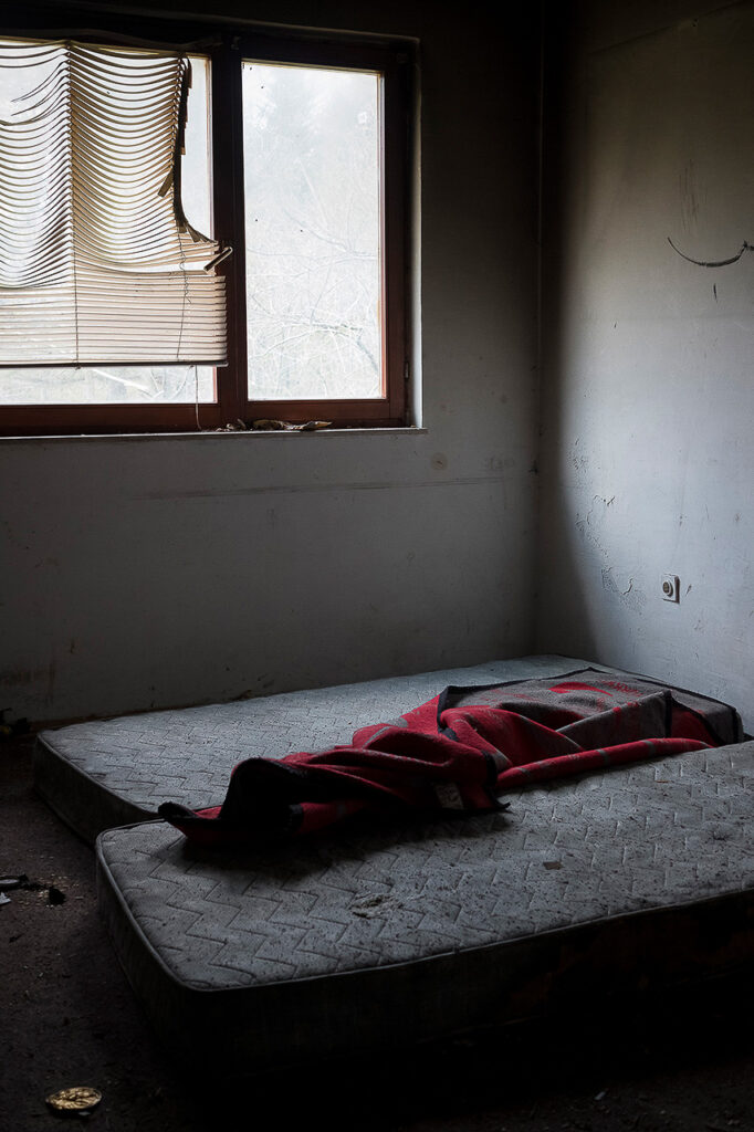 There are 240 km between Bihać and the Italian border. “People die here every day. In the forests, at night, when the cold gets into your bones, you look death in the eyes and stop fearing it,” says a Syrian refugee while warming himself by a fire, waiting for night to fall to continue the journey. Somewhere between Bosnia and Herzegovina and Croatia, 2019.