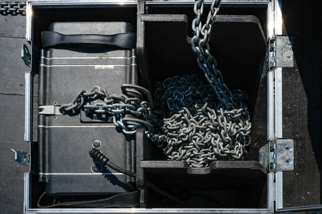Flight cases are designed to transport and protect the technical equipment needed to build a live show. During the pandemic they also became a symbol of protest for entertainment workers, when hundreds of empty cases filled Piazza Duomo in Milan during the “Bauli in Piazza” demonstrations. Here, one of the motors used to lift the antennas of the Space Roof system rests inside its flight case. Arena di Verona, July 25th 2022.