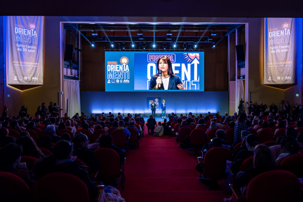 Corporate events, conferences, networking, brand activations and business gatherings documented with a documentary approach. Photography for corporate events, conferences, networking and brand experiences.