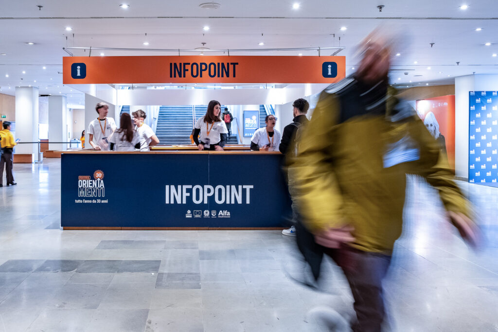 Corporate events, conferences, networking, brand activations and business gatherings documented with a documentary approach. Photography for corporate events, conferences, networking and brand experiences.