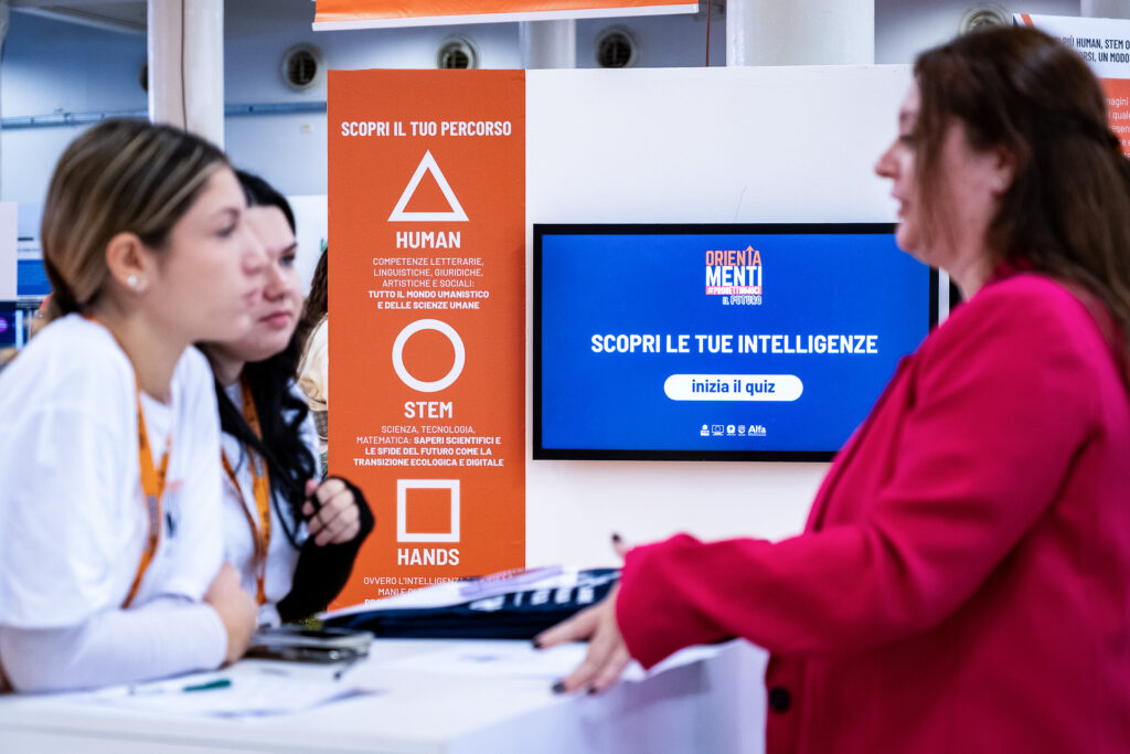 Corporate events, conferences, networking, brand activations and business gatherings documented with a documentary approach. Photography for corporate events, conferences, networking and brand experiences.